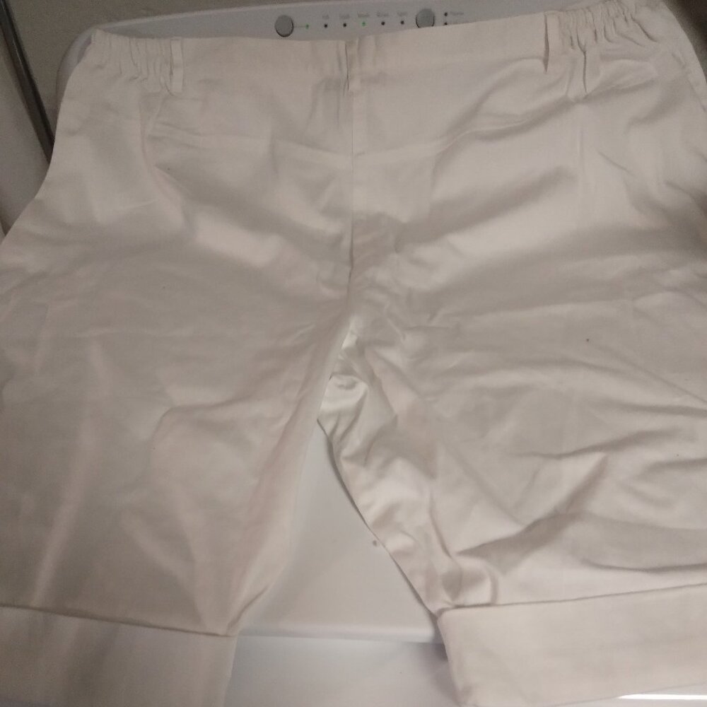 WHITE 'MIRROR' IMAGE 3'X SHORTS NWT
